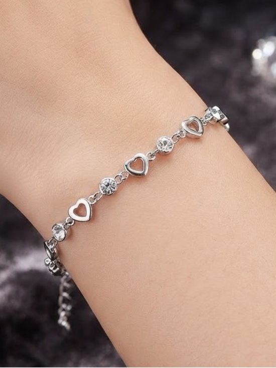 Jewelry - Silver Heart Link women’s Bracelet